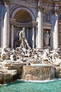 阳光明媚的日落特雷维喷泉意大利罗马图片