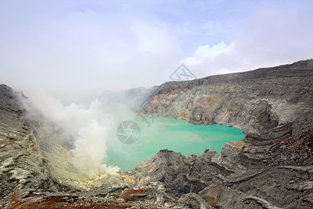 印度尼西亚爪哇岛硫矿KhavaIjen火山坑图片