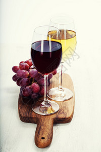 葡萄和酒合上图像图片