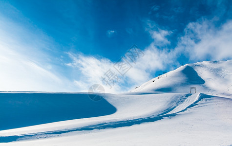 雪山冬天下的图片