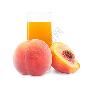 在白色背景上隔绝的玻璃杯中桃果汁背景图片