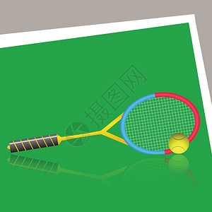 以绿色背景的网球和进行彩色网拍图片