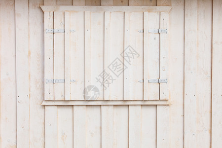 海滩上的木制建筑房屋白的窗户木制材背景背景图片