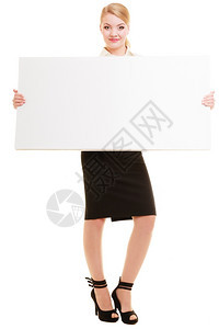 广告高雅的年轻女手持空白复制间横幅孤立在白色上商业女推荐你的产品背景图片