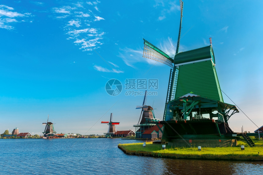 荷兰河附近ZaanseSchans的风车景乡村观图图片