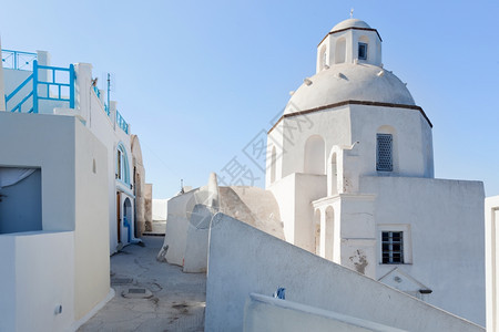 希腊圣托里尼岛的菲拉白教堂典型建筑和著名的旅游景点图片