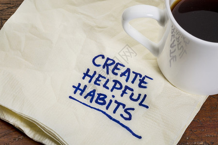 建立有用的习惯提醒或建议在餐巾纸上写字加咖啡杯图片
