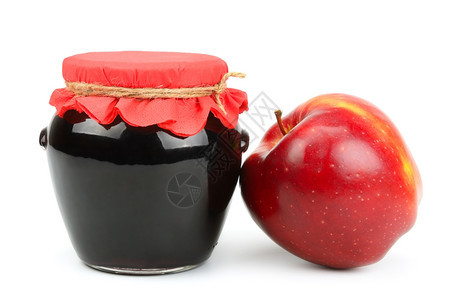 红苹果和酱罐孤立在白色背景图片
