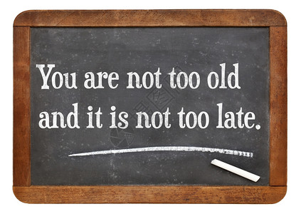 你并不太老也是晚在旧的黑板上有动机的词句图片