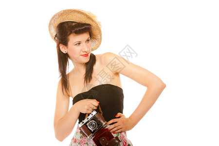 美丽的摄影师可爱的古老风格夏天的少女孩戴着帽子使用古老的旧相机孤立在白色背景上图片