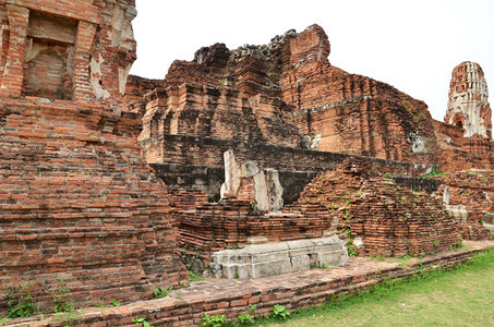 Ayutthaya市的佛教寺庙图片