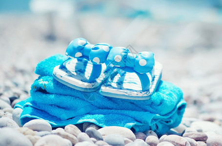 夏季背景沙滩蓝毛巾图片