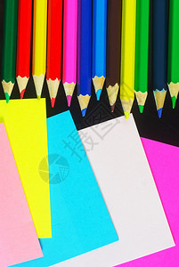 笔记和铅的彩色工作表图片