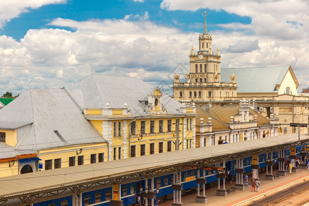白俄罗斯布列特中央火车站的和铁轨图片