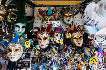 威尼斯狂欢节上五花八门的艺术面具背景
