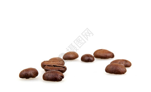白孤立的咖啡豆图片