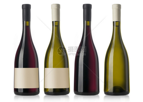 两瓶红酒和白葡萄贴上空白标签制成图片