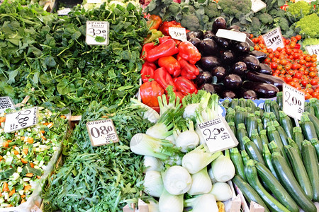 市场上的水果和蔬菜图片