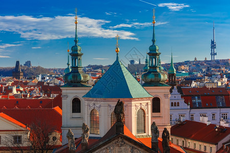 捷克布拉格老城上空的中观和教堂圆顶捷克图片