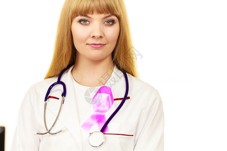 胸腔上有听诊器和粉色丝带辅助标志的女医生保健药物乳腺癌认识概念图片
