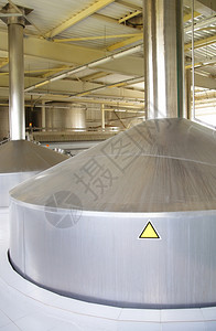 现代酿酒厂钢发酵炉图片