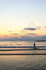 日落时海岸可作为背景图片