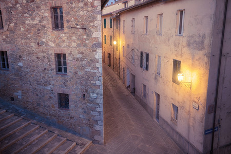 晚上欧洲老城意大利托斯卡纳高清图片