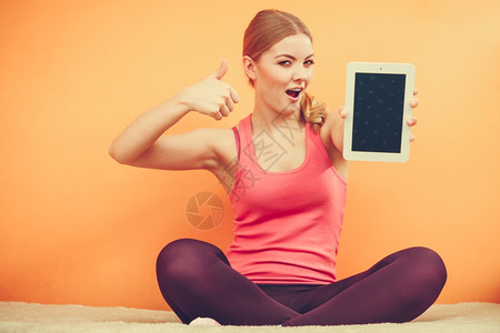 火辣演出！亚马尔前女友Nicki重回舞台，客串德保罗女友演唱会