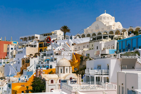 法拉希腊爱琴海岛的现代首都圣托里尼在阳光明媚的日子里希腊图片