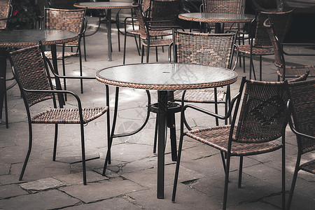 欧洲城市街头咖啡桌椅背景图片