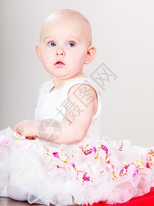 小女孩肖像可爱的小女孩穿着童话公主礼服的女孩可爱美丽小芭蕾舞女的肖像图片