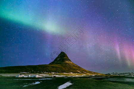 冰岛Kirkjufell北极光高清图片