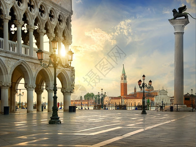 尖形拱门意大利威尼斯圣马可广场上的狗宫背景