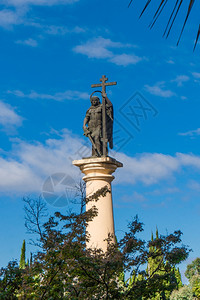一座圣迈克尔大天使纪念碑在亚历山大一列用和代价高昂图片