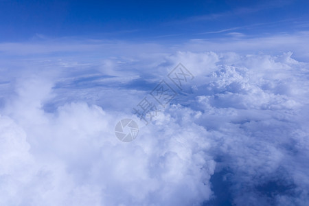 天空中的云朵图片背景图片