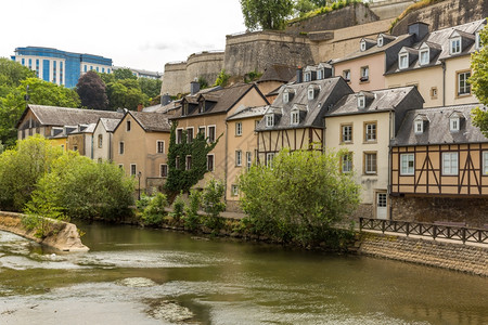 卢森堡市中心格伦德区卢森堡阿尔泽特河风景高清图片