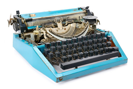 白色背景孤立的旧打字机背景图片