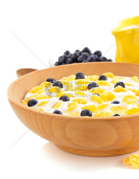 木碗中的蓝莓加玉米片段图片