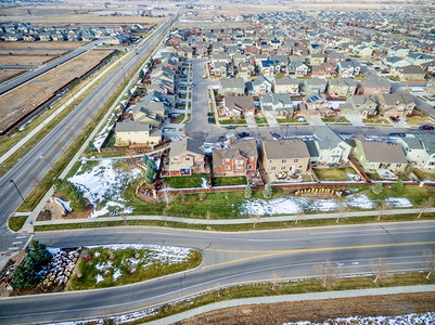 沿科罗拉多北部前线一带的新房屋开发空中观察图片