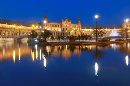 西班牙安达卢亚塞维利班牙广场或埃斯帕纳夜间西班牙安达卢亚图片