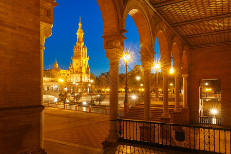 西班牙安达卢亚塞维利班牙广场或埃斯帕纳夜间西班牙安达卢亚图片