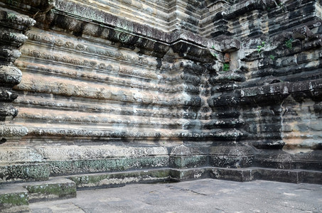 柬埔寨暹粒附近的著名吴哥渡,寺庙被隐藏多年,雨林覆盖。图片