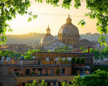 梵蒂冈穹顶和日落时的自然意大利罗马图片