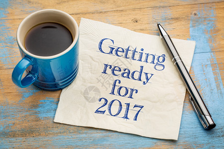 准备到2017年在餐巾纸上写笔迹加一杯咖啡图片