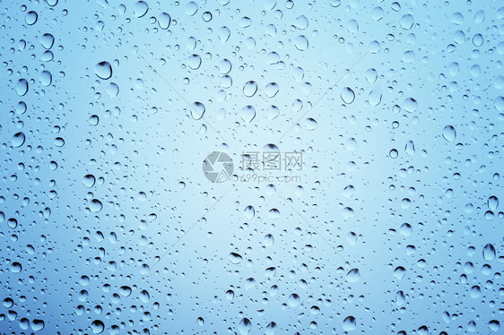 玻璃蓝色灰底面的水滴图片