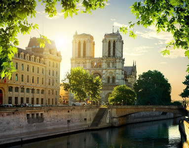 黎明圣母教堂法国巴黎图片