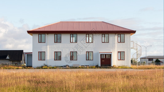 美国空军在前美国武装部队冰岛基地上废弃的建筑背景