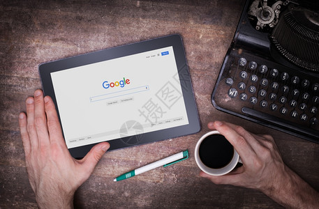 2015年6月日荷兰Herenvenen谷歌是一家美国跨公司专门从事与互联网有关的服务和产品大部分利润来自AdWords背景图片