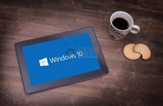 2015年6月日荷兰HerenvenenWindows10背景的平板电脑Windows10是微软公司的新版本WindowsOS从图片