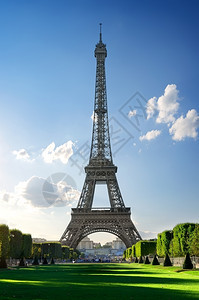 金属埃菲尔铁塔和法国巴黎的SampsdeMars图片